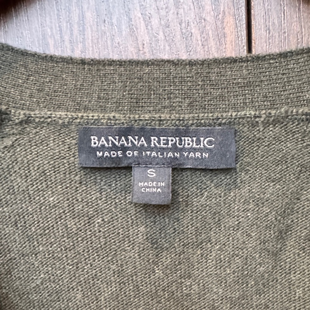 Banana Republic Olive Cardigan - Picture 2 of 5
